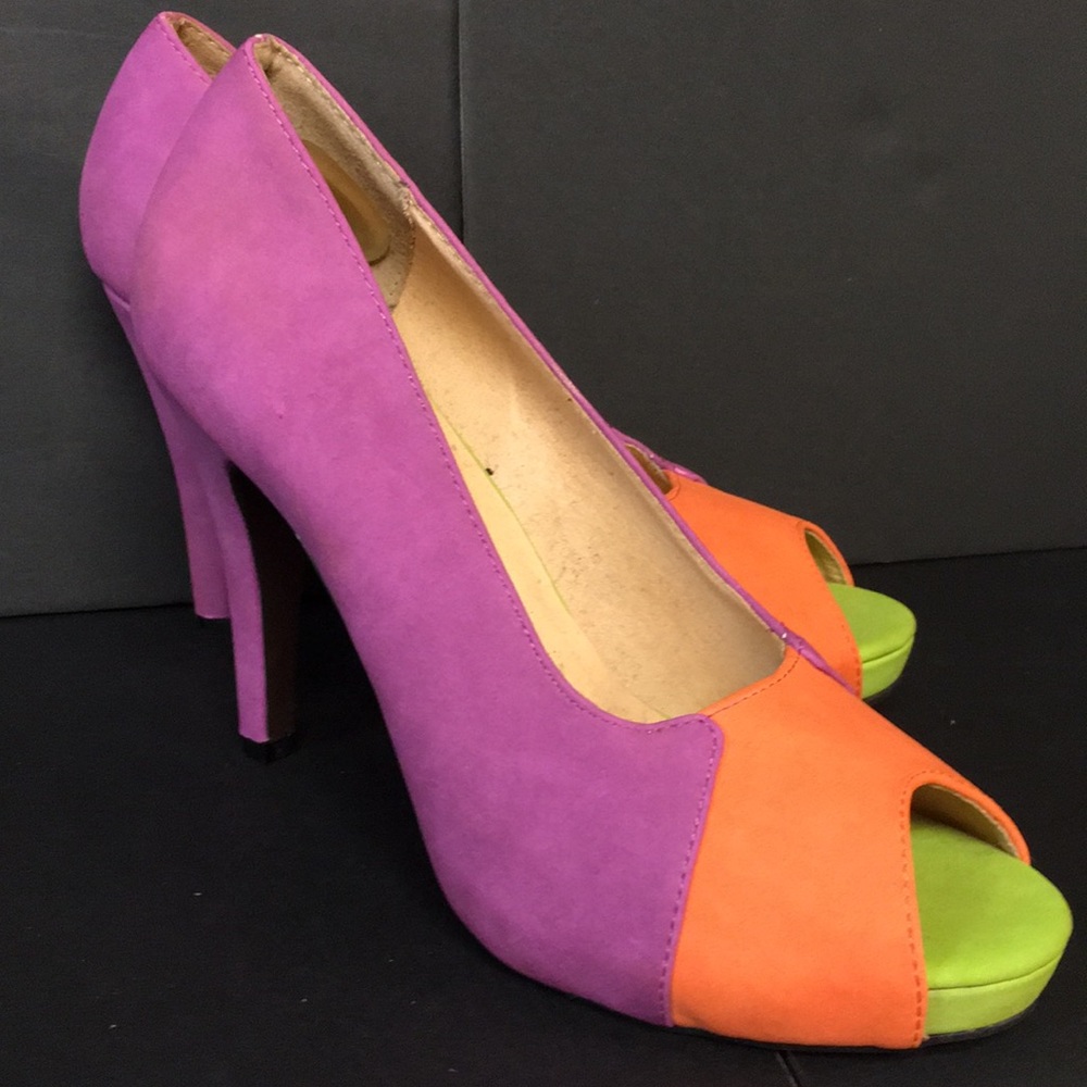 Orchid,/coral 3 inch heels.. Size  8